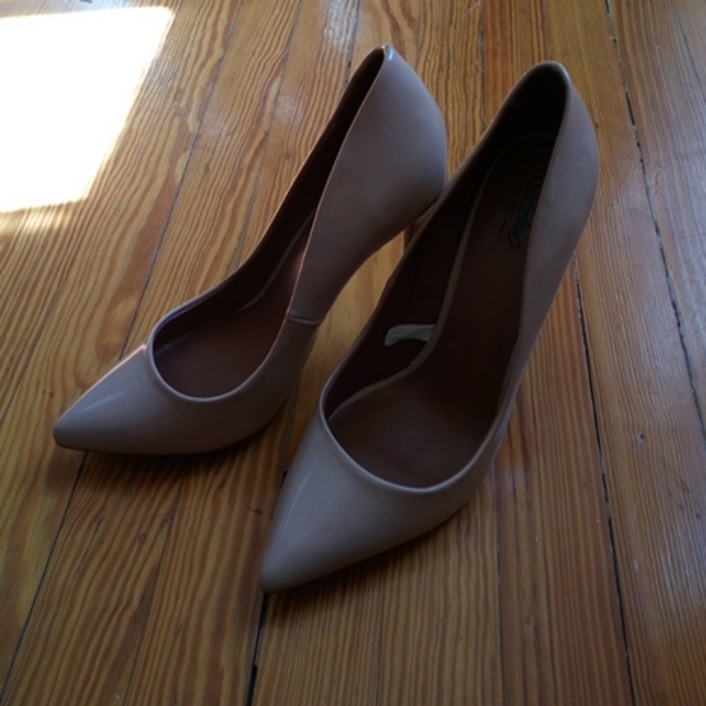 Nude pointed toe high heels